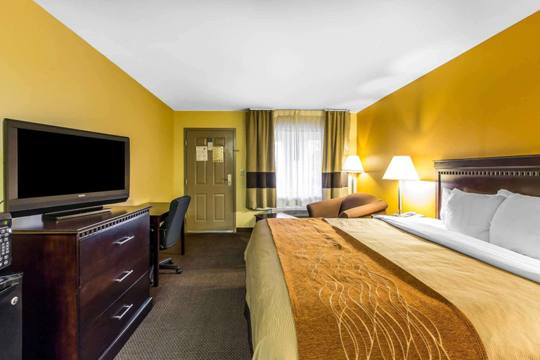 Bedroom 4, Clarion Pointe Forsyth I-75, Monroe