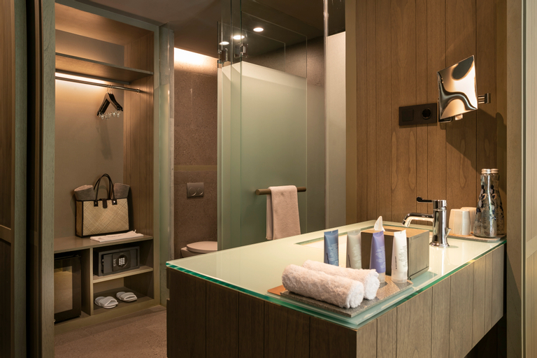 Bathroom 7