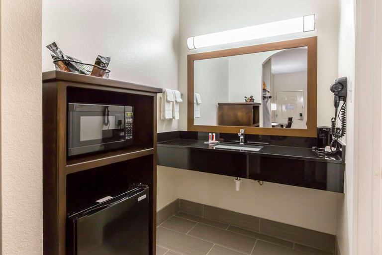 Bedroom 3, Econo Lodge Inn & Suites Spring, Houston