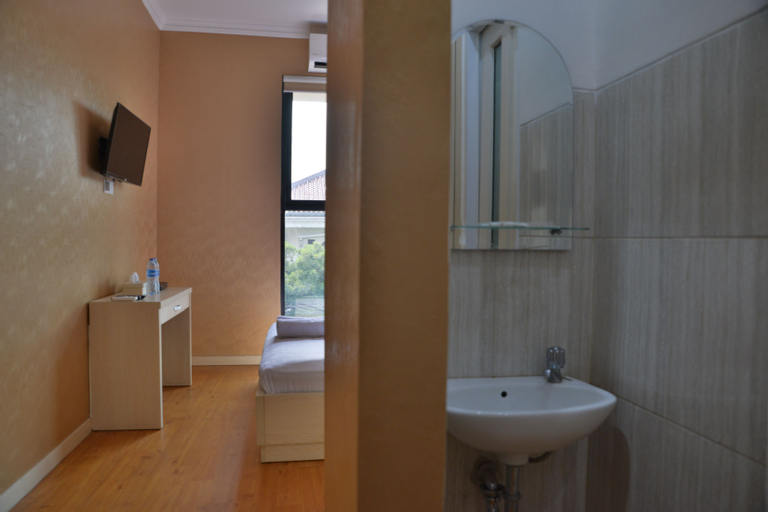 Bathroom 11