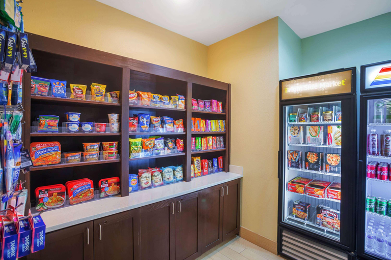 Public Area 2, La Quinta Inn & Suites by Wyndham Beeville, Bee