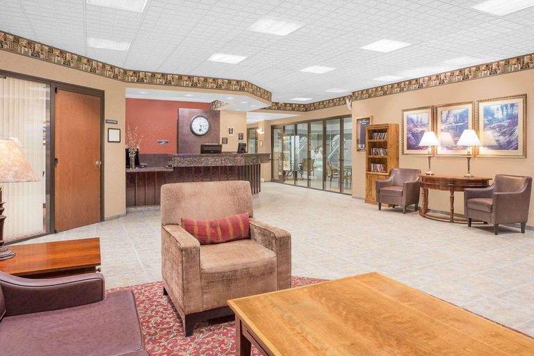Public Area 2, Ramada by Wyndham Waupaca, Waupaca