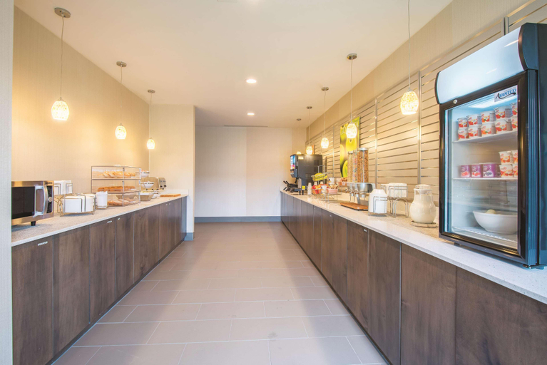 Public Area 3, La Quinta Inn & Suites by Wyndham York, York