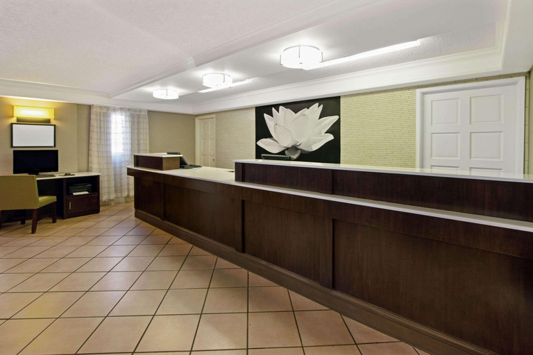Public Area 2, La Quinta Inn by Wyndham Santa Fe, Santa Fe