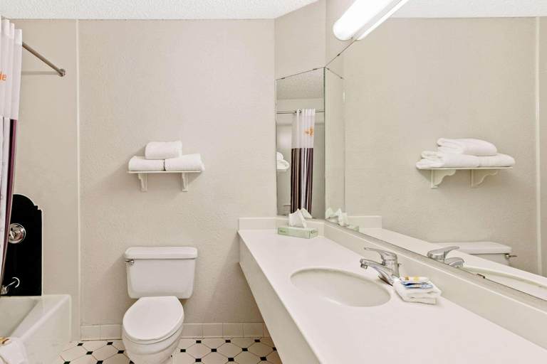 Bathroom 4, La Quinta Inn Las Cruces, Dona Ana