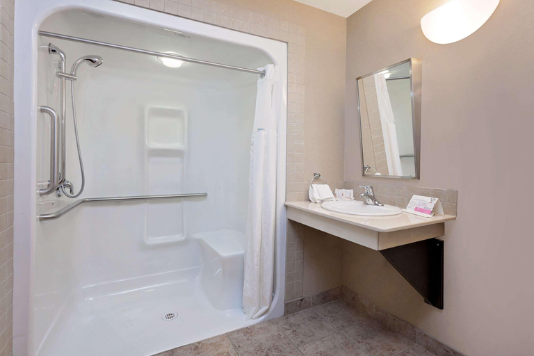 Bathroom 4, Ramada by Wyndham Stettler, Division No. 7
