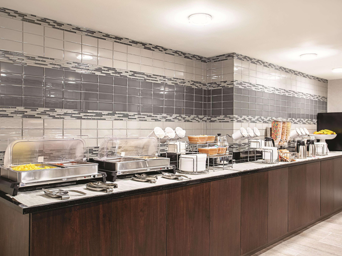 Food & Drinks 5, La Quinta Inn & Suites Baltimore North, Baltimore