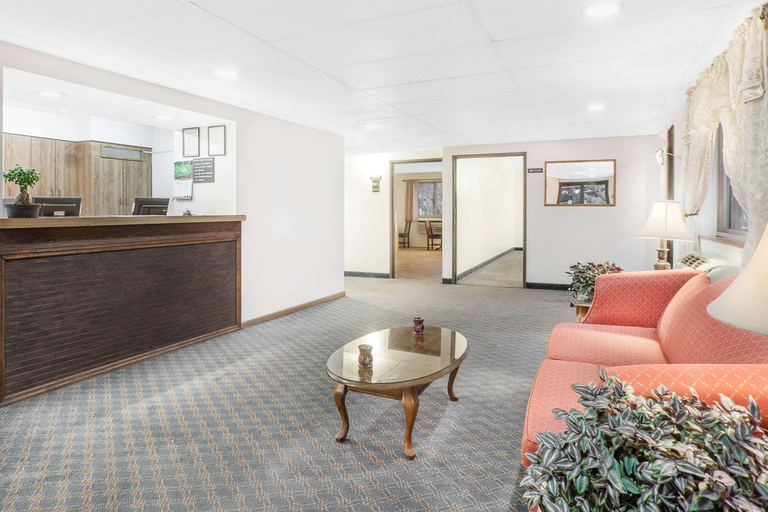 Public Area 2, Red Roof Inn Queensbury, Warren