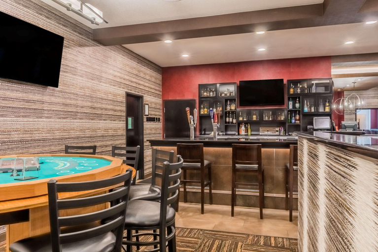 Public Area 2, Ramada by Wyndham Grand Forks, Grand Forks