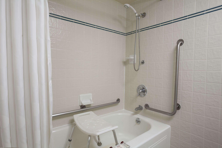 Bathroom 4, Ramada by Wyndham Sunnyvale/Silicon Valley, Santa Clara