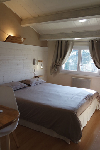 Bedroom 4, LOGIS HOTEL L' Auberge d'Uzes, Gard