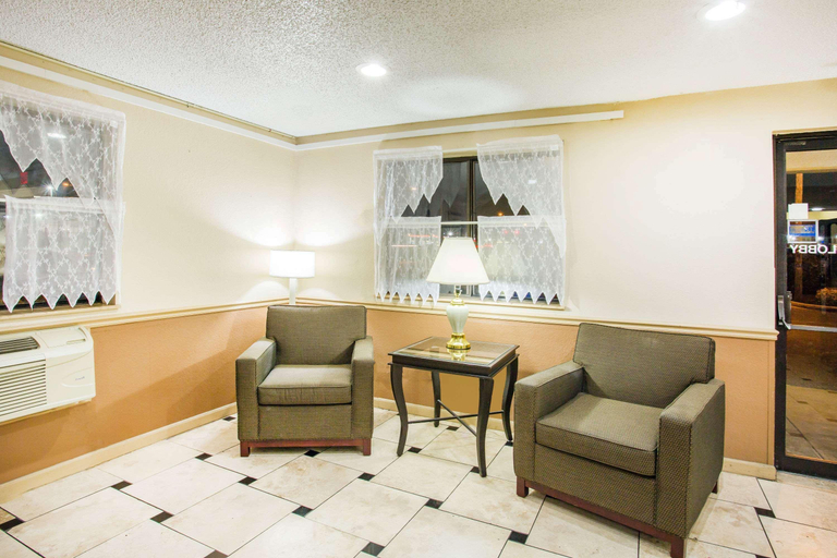 Public Area 2, Super 8 by Wyndham Harrisonburg, Harrisonburg