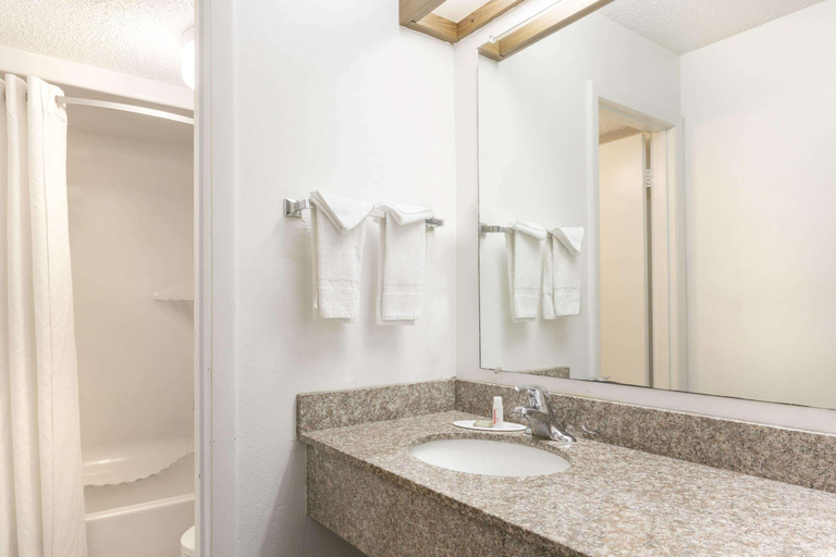 Bathroom 4, Super 8 by Wyndham Riviera Beach West Palm Beach, Palm Beach
