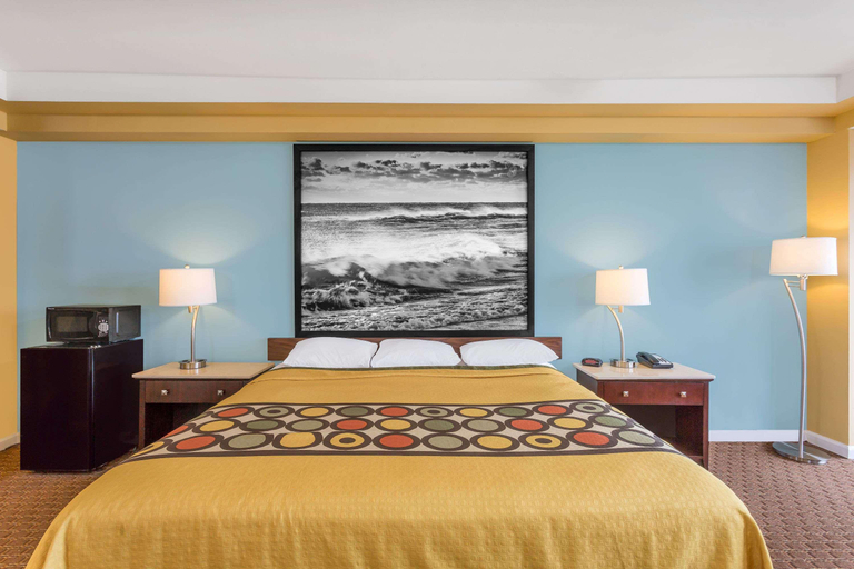 Bedroom 3, Aqua Vista Resort Hotel, Virginia Beach