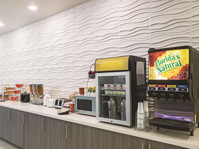 Food & Drinks 5, La Quinta Inn and Suites Forest Hill/ Fort Worth, Tarrant