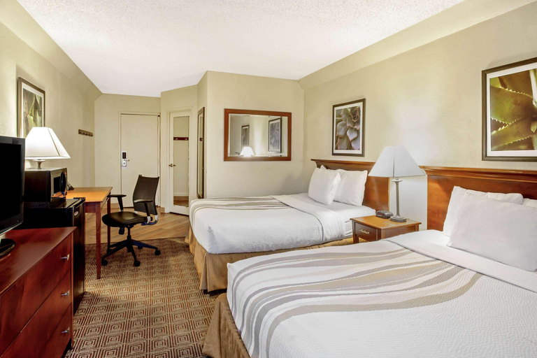 Bedroom 3, La Quinta Inn & Suites By Wyndham Stamford, Fairfield