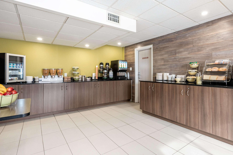 Others 5, Quebec Quality Suites, Communauté-Urbaine-de-Québec