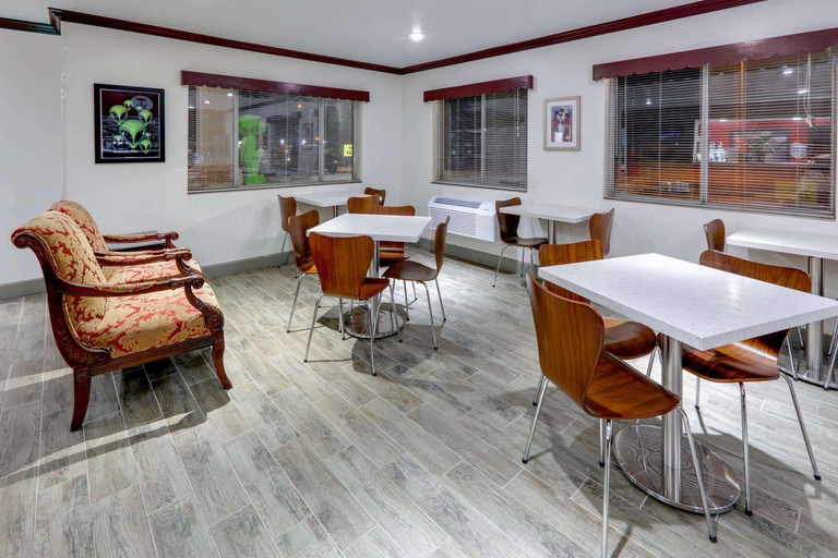 Public Area 2, Super 8 by Wyndham Roswell, Chaves