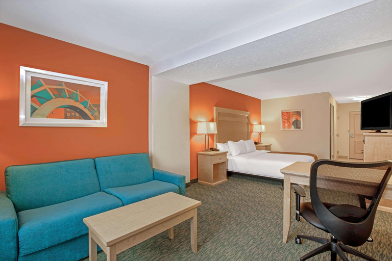 Bedroom 3, La Quinta Inn Suites By Wyndham Grand Forks, Grand Forks