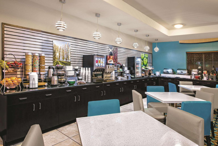 Food & Drinks 5, La Quinta Inn Suites San Antonio N Stone Oak, Bexar