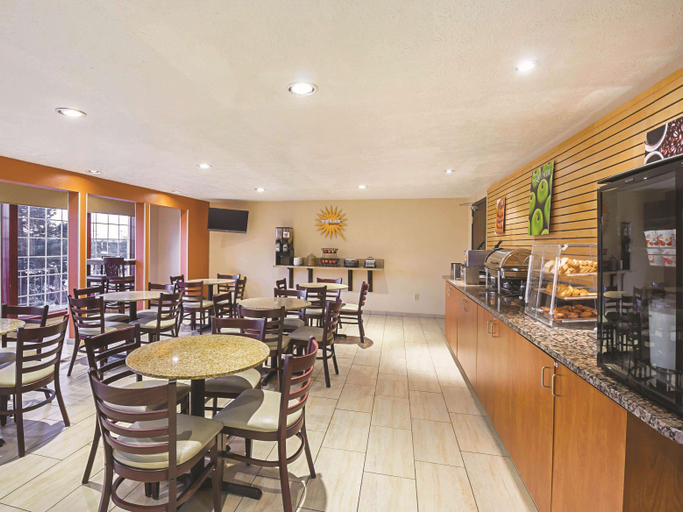 Food & Drinks 5, La Quinta Inn Suites By Wyndham Woodburn, Marion