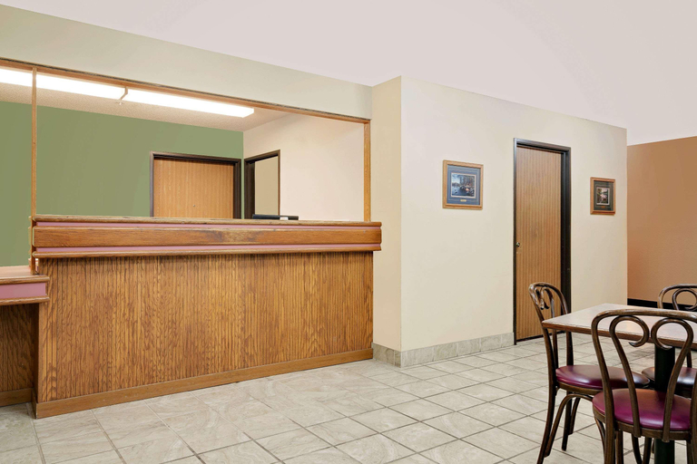 Public Area 2, Super 8 by Wyndham Cloquet, Carlton