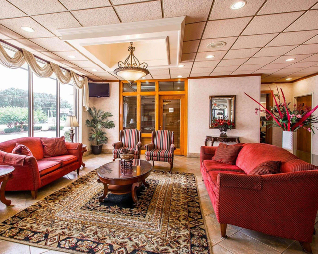 Public Area 2, Clarion Inn & Suites Dothan South, Houston