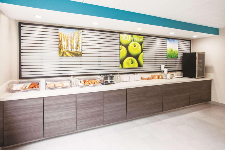 Public Area 2, La Quinta Inn & Suites by Wyndham Sturbridge, Worcester