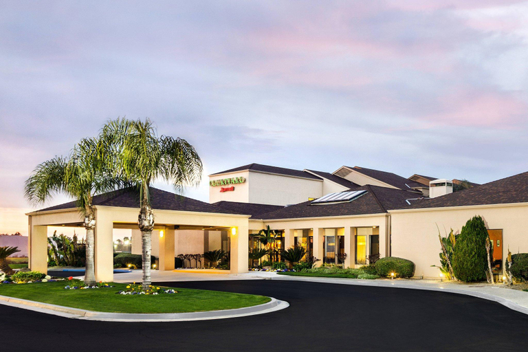 Exterior & Views 3, Courtyard by Marriott Fresno, Fresno