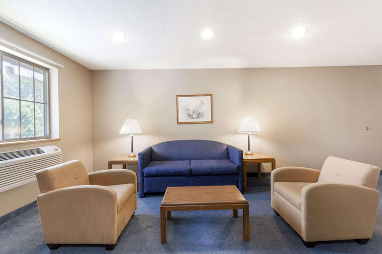 Public Area 2, Super 8 by Wyndham East Stroudsburg/Poconos, Monroe