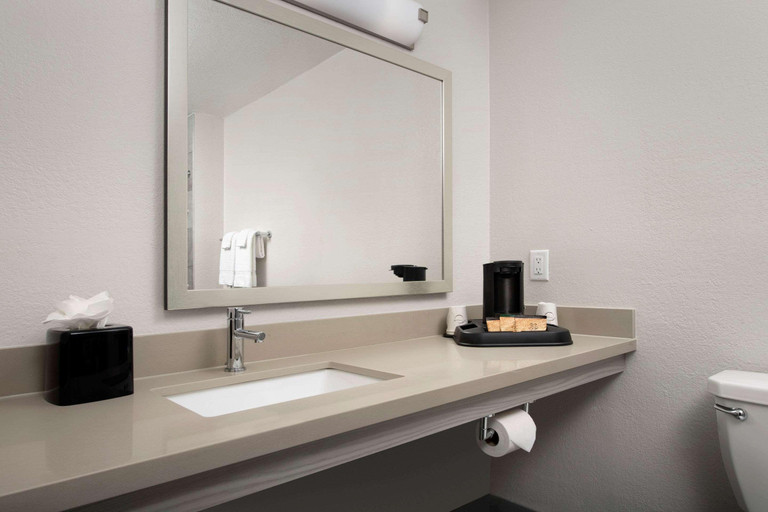 Bathroom 4, Quality Inn Atlantic Beach-Mayo Clinic Jax Area, Duval