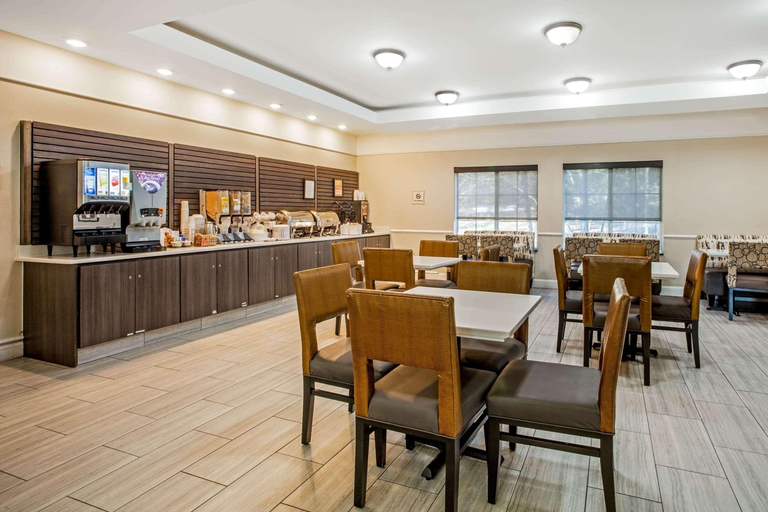 Food & Drinks 5, La Quinta Inn & Suites By Wyndham Norfolk, Norfolk