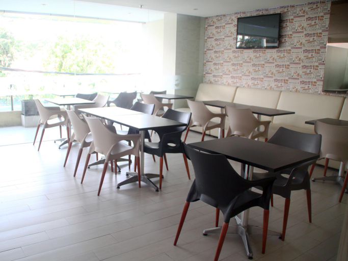 Food & Drinks, ZEN Rooms Basic Kusuma Bangsa, Surabaya
