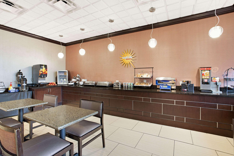 Food & Drinks 5, La Quinta Inn & Suites Indianapolis Downtown, Indianapolis