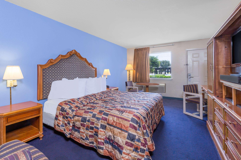 Bedroom 3, Days Inn By Wyndham San Antonio, Bexar