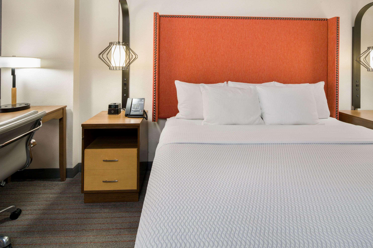 Bedroom 3, La Quinta by Wyndham Orange County Airport, Orange