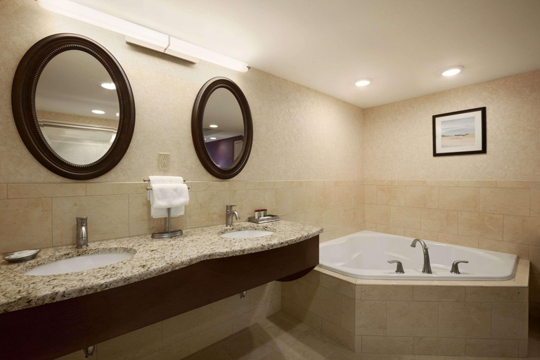 Bathroom 4, Bangor Grande, Penobscot