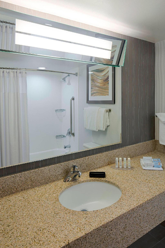 Bathroom 5, Courtyard Columbus West Hilliard, Franklin