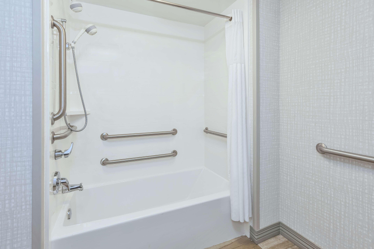 Bathroom 4, Hampton Inn & Suites Wells-Ogunquit, York