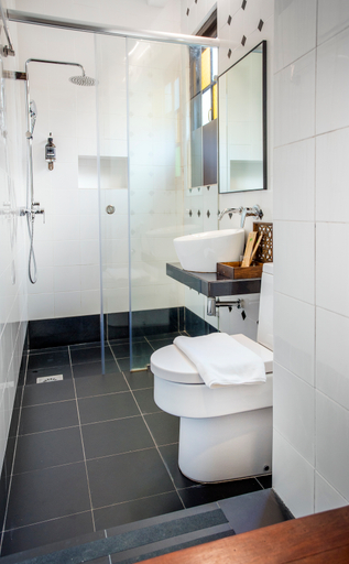 Bathroom 23