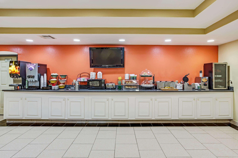 Public Area 2, La Quinta Inn & Suites by Wyndham Canton MS, Madison