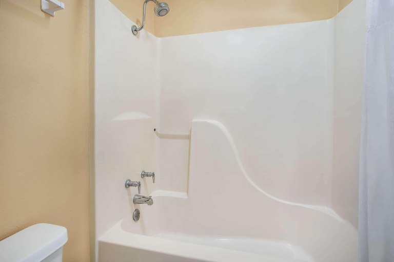 Bathroom 4, Motel 6 Crowley, LA, Acadia