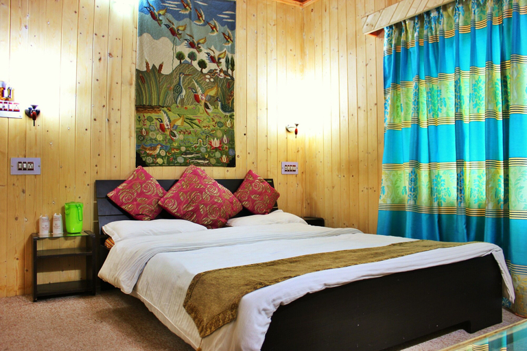 Bedroom 3, Walisons Hotel, Srinagar