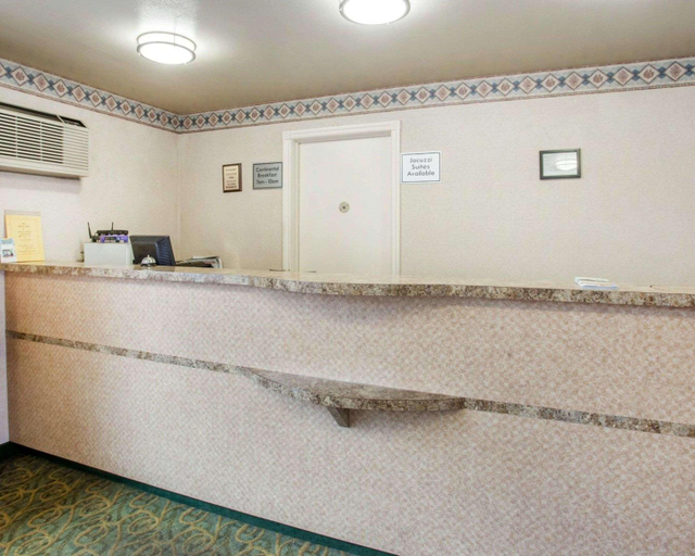 Bathroom, Econo Lodge, Clark