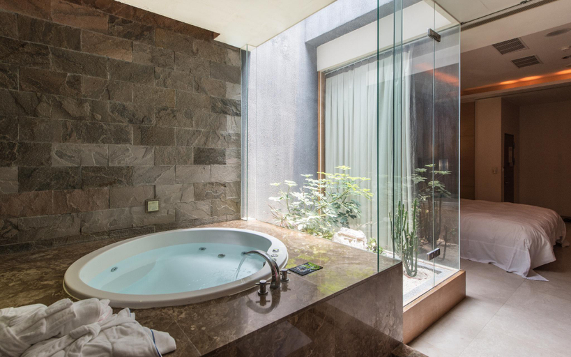 Bathroom 5, In Night Motel, Taichung