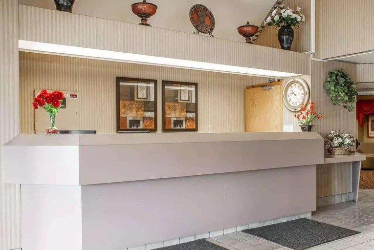 Public Area 2, Baymont Inn And Suites By Wyndham Mukwonago, Waukesha