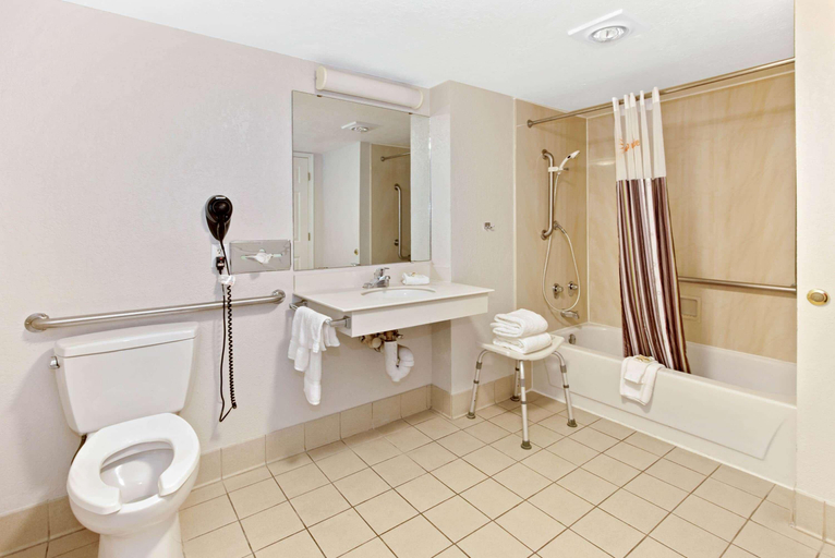 Bathroom 4, La Quinta Inn by Wyndham Santa Fe, Santa Fe
