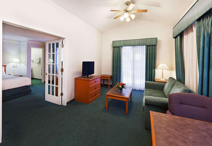 Bedroom 3, Super 8 by Wyndham Eagle Pass, Maverick