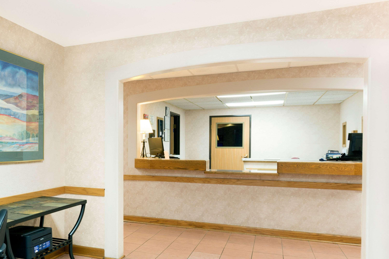 Public Area 2, Sleep Inn & Suites Verona - Madison Southwest, Dane