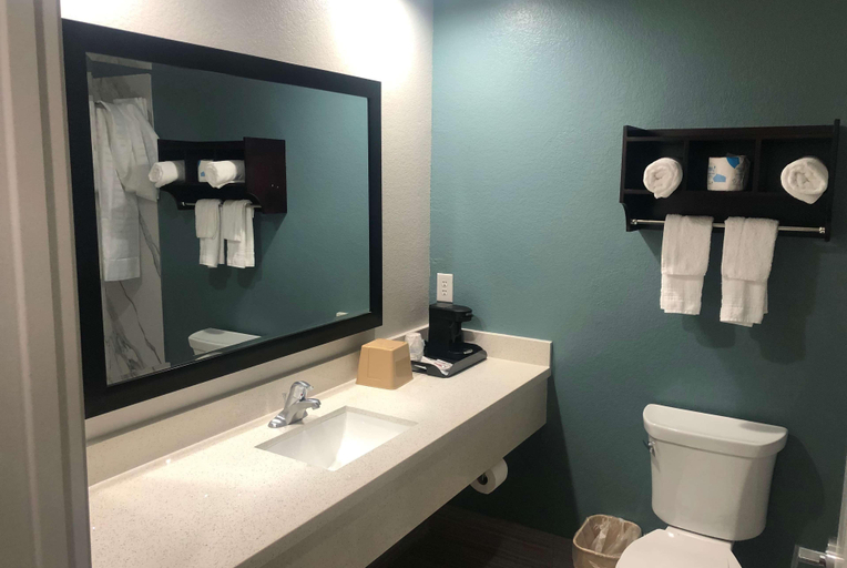Bathroom 5, Super 8 By Wyndham Spring North Houston, Houston